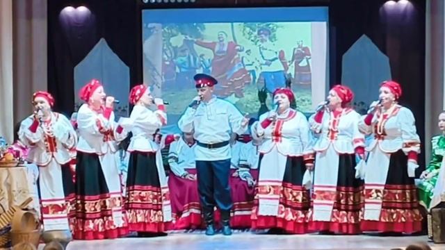 Казачий ансамбль Заряница  - Пчёлка золотая.