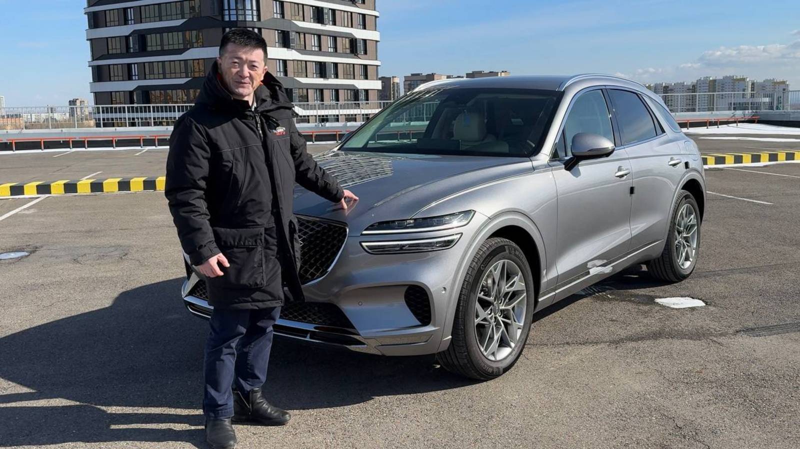 Это любовь с первого взгляда! Поздравляем клиента с покупкой Genesis GV70 2.5T AWD