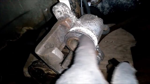 Датсун  Он - До. Закис передний тормозной цилиндр