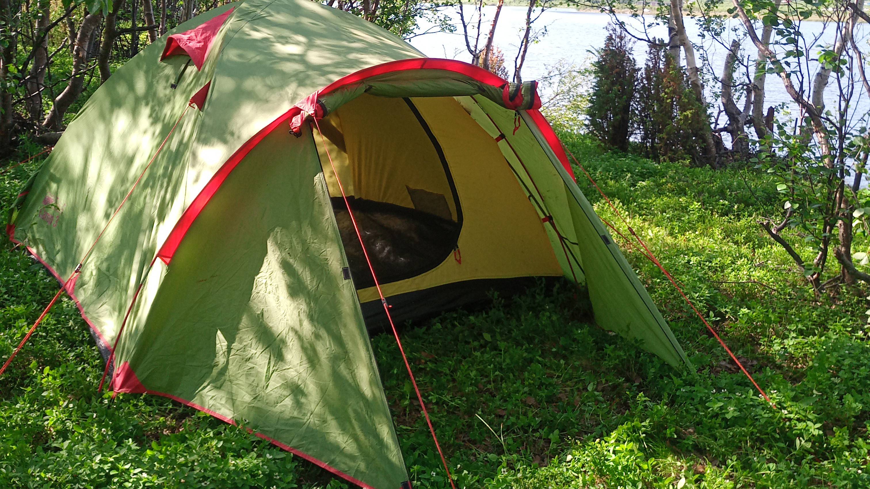 У Баренцева моря. Лагерь