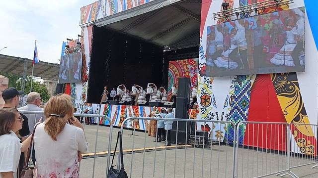 На праздничном концерте День России смотреть онлайн