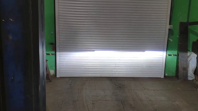 Обе фары с новыми линзами и лампами.