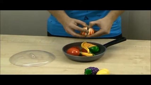 Продукти 685 діляться навпіл, сковорода, дошка, черпаки,