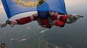 С Днём России! СПАСО МАЦ 12.06.2025 Прыгаю с флагом #прыжоксфлагом #флаг #парашют #МАЦ #деньРоссии