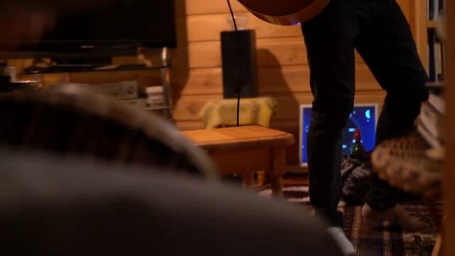 Африканец. Сел на стакан.