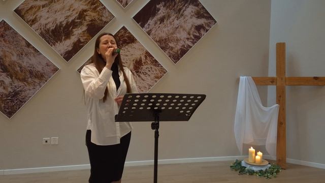 Буду жить под защитой Твоих крыл