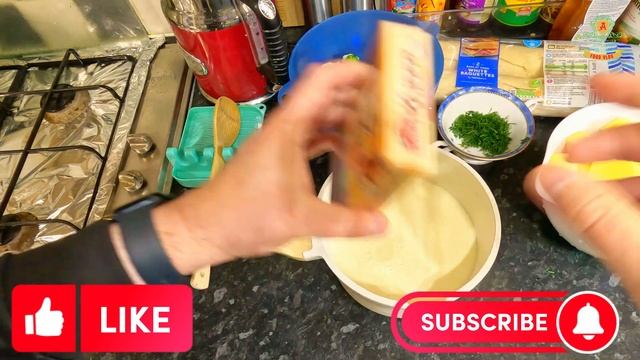 Вкусный пакистанский десерт Кхир в сочетании со сливо