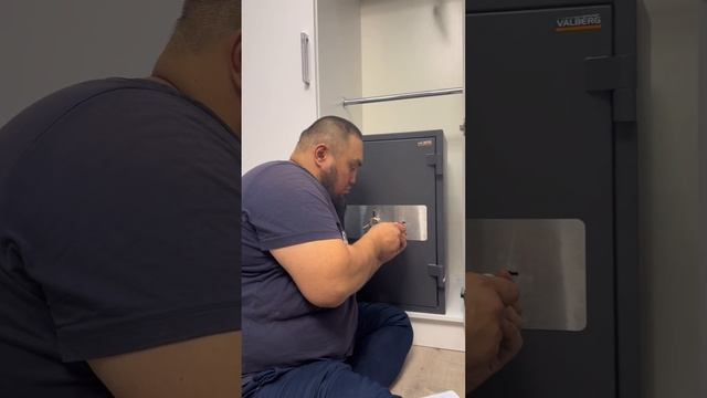 Вскрытие сейфа Valberg замок Kaba Mauer 71111 смотреть онлайн