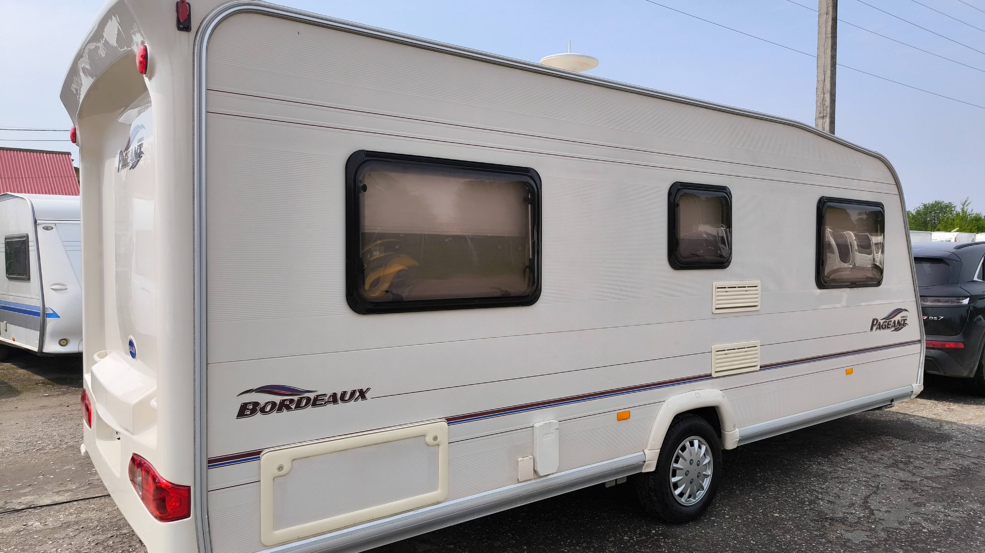 Уютный автодом,дом на колёсах Bailey Pageant 2005 года на 5 мест с палаткой и французской кроватью