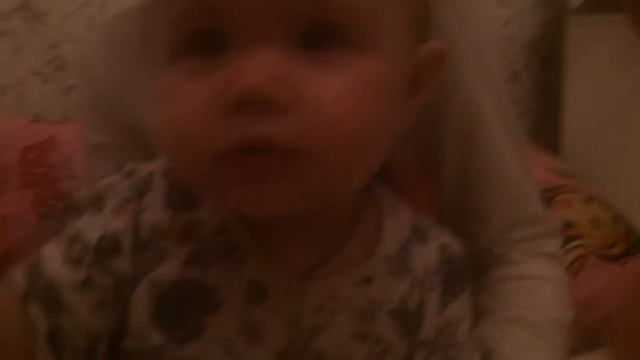 Маленький ребёнок расстроился читая реп