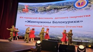 Майский вальс исполняет танцевальный коллектив 2 а кл?