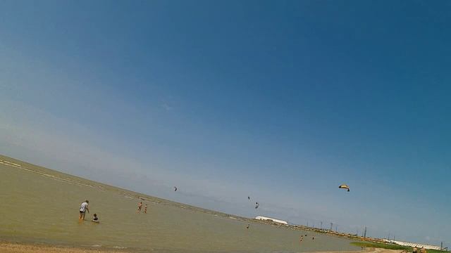 Ейск! Каменка! Меляки сколько уже народу в заливе! смотреть онлайн