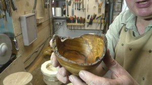 О точении на токарном станке изделий из сырой древесины. Мои размышления и положительный опыт.