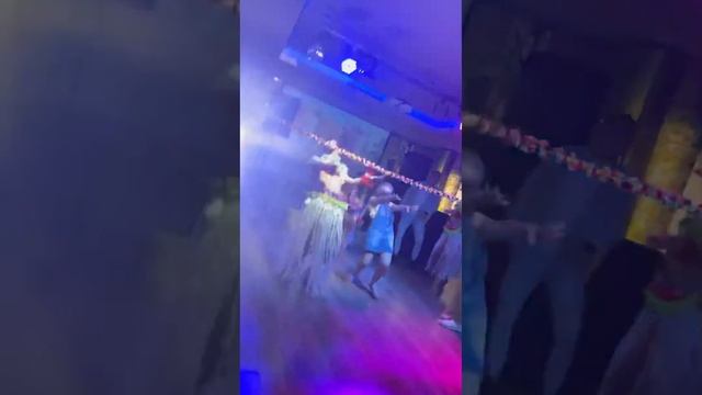 Гавайский танец с интерактивом смотреть онлайн