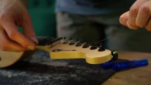 Меняем струны на Floyd Rose за 5 минут | Самый читерский спо?