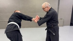 Ломаем кисть через пальцы