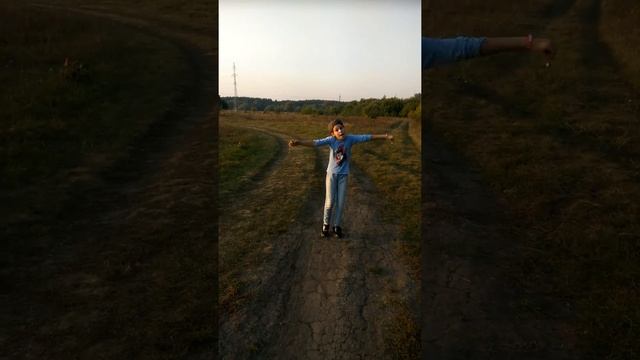 Танцует под Bounce