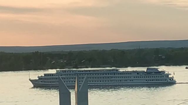 Из Самары уходит теплоход