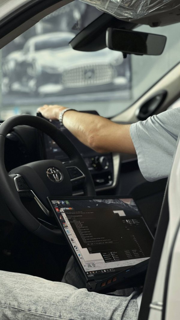 Русификация сразу двух Toyota Highlander. Успели за 4 часа!