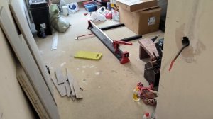 Укладка керамогранита 120*600 на стены в ванной