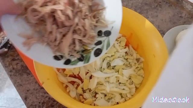 Смак салату🥗 ситний з моркви і сиром копчений .