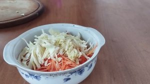 Салат из капусты с морковью по-корейски.Очень простой