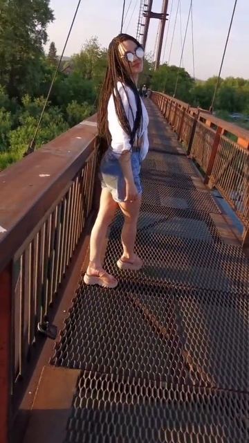 Один момент💫 смотреть онлайн