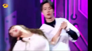 танец Ван Ибо и Чен Сяо 🥰