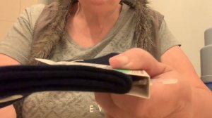 Снимаем#  этикетки # с одежды , носков без ножниц