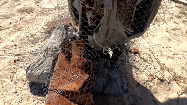 Стол из артбетона во дворе дома