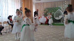 Танец Доченька моя пока мала на 8 марта