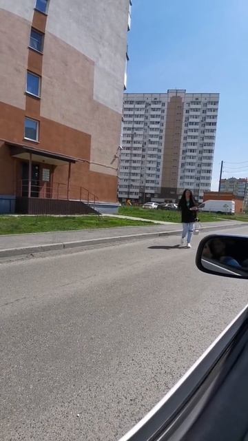 Мысли парня, когда он забирает девушку из салона красоты.. смотреть онлайн