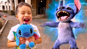 СТИЧ В РЕАЛЬНОЙ ЖИЗНИ Брозаврики играют и весело проводят время в кино Детский влог Видео для детей