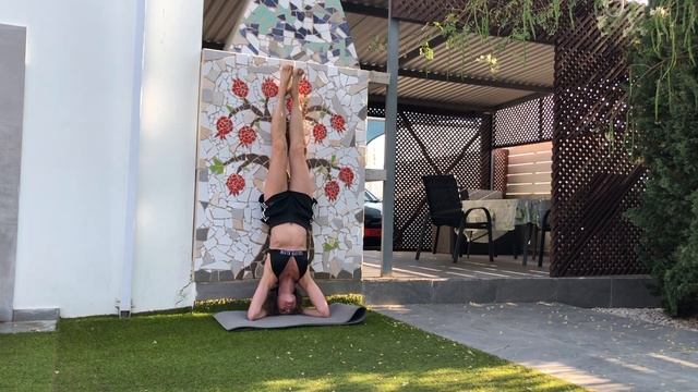 🙃 🤸 HOW TO DO A HANDSTAND (FOR BEGINNERS) / HANDSTAND FÜR ANFÄNGER /стойка на го? смотреть онлайн