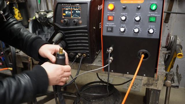 Механізм подавання дроту при аргонодуговому зварюван