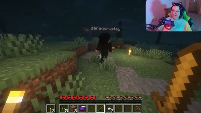 😱 ДЕВУШКА ИГРАЕТ В ОЧЕНЬ СТРАШНЫЙ МАЙНКРАФТ! [+Вебка]