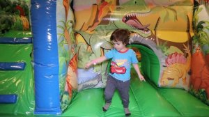 Парк Динозавров! Катаемся на огромном Динозавре. Наду?