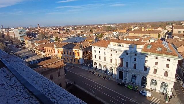 НаТеррасе,к которой нет даже лестниц( от средневековц?