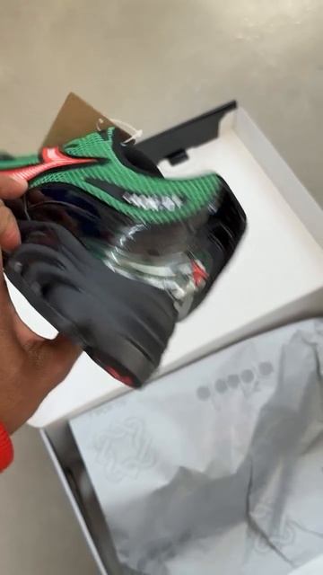 Спортивная модель Lack Of Guidance x Diadora Muthos 280 смотреть онлайн