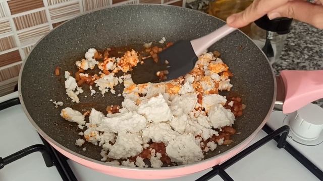 НЕОБЫЧНЫЙ ВАРИАНТ СЫТНОГО ЗАВТРАКА. ЖАРИМ ТВОРОГ.