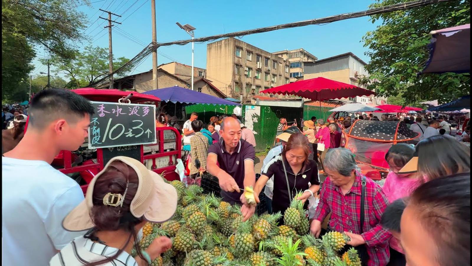 Что готовят на деревенском рынке в Китае? 🍜 Уличная еда! #Китай #деревня #уличнаяеда #streetfood" смотреть онлайн