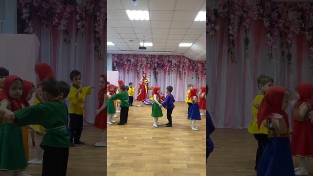 ПРАЗДНИК ВЕСНЫ В САДИКЕ/ВЫСТУПЛЕНИЕ ДЕТОК ДЛЯ МАМ И БА