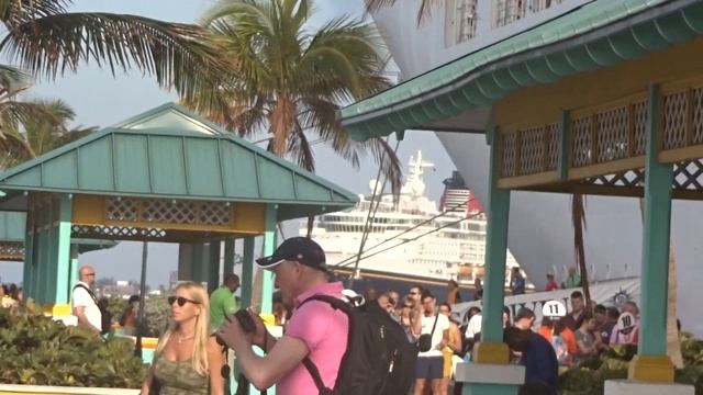 Нассау-БагамыВыходим На Причал Лайнер ДИВИНА.2апреля17