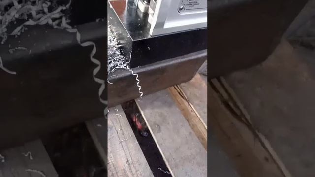 Электромагнитный станок в работе