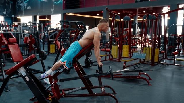 Тренировка спины в тренажерном зале! смотреть онлайн