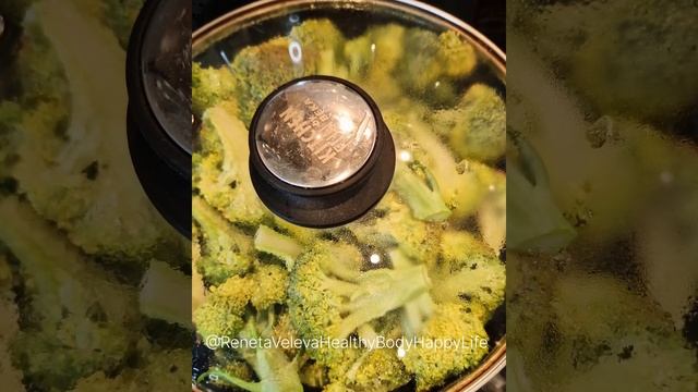 Броколи на тиган с печени орехи