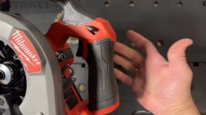 Распаковка циркулярной пилы Milwaukee M12