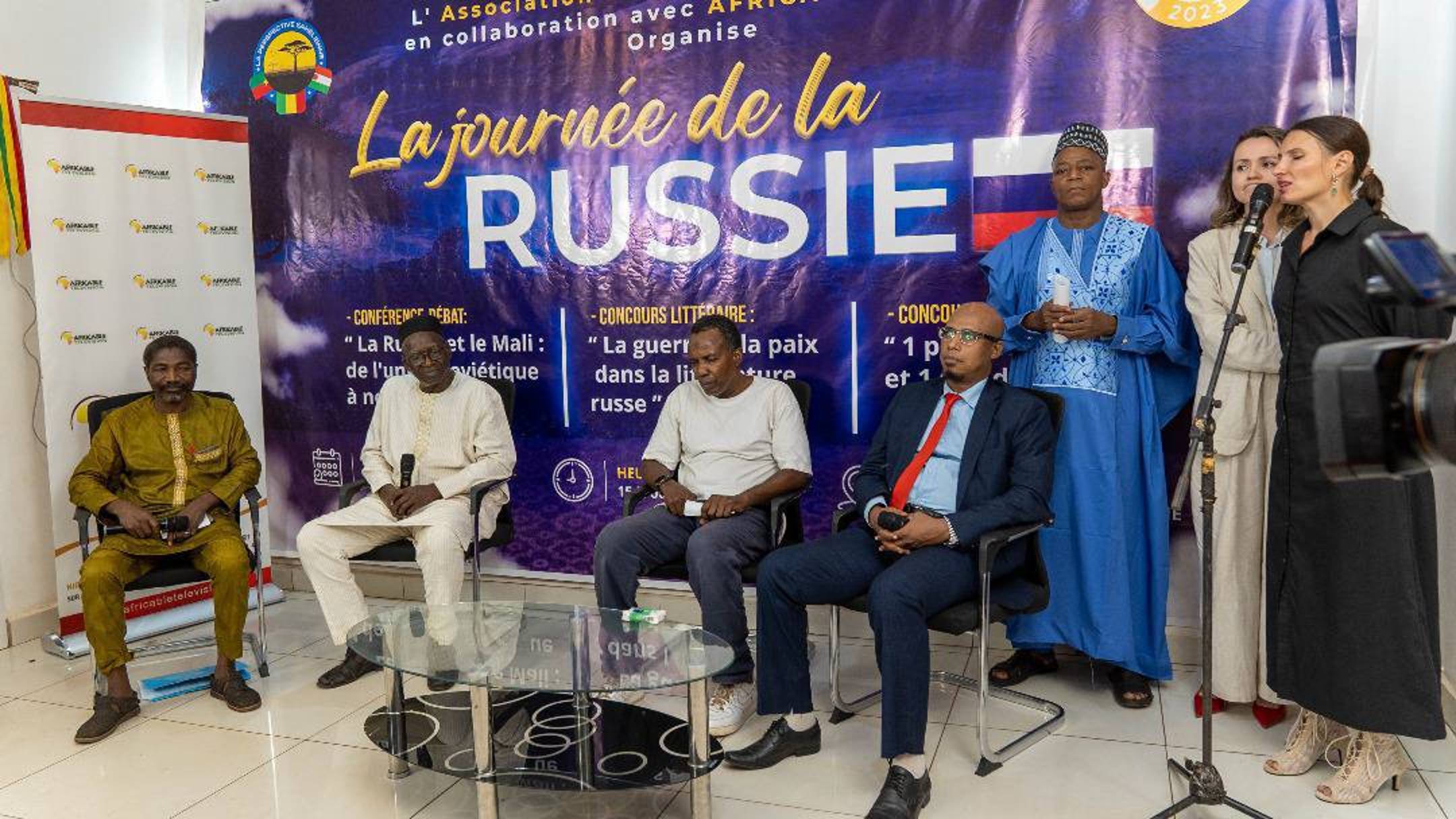 La Journée de la Russie célébrée solennellement au Mali смотреть онлайн
