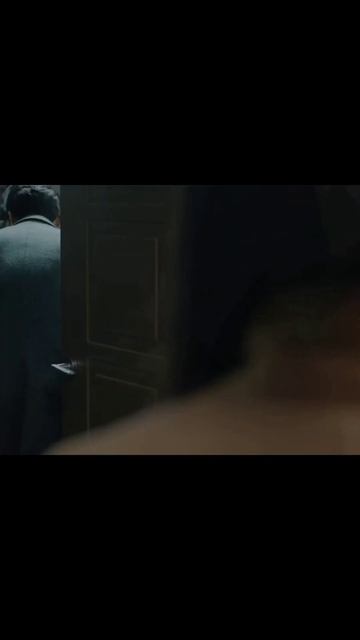 Её кто-то преследует/ 