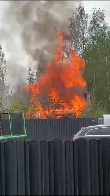 СПБ пос.Ропша 10 центральная, у соседей сгорел дом 13 июня 2025 г смотреть онлайн